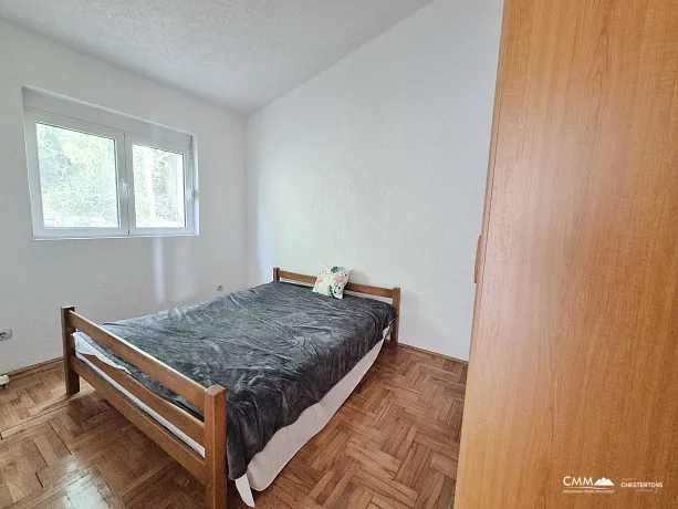 Panoramik manzaralı ve yüzme havuzlu ev